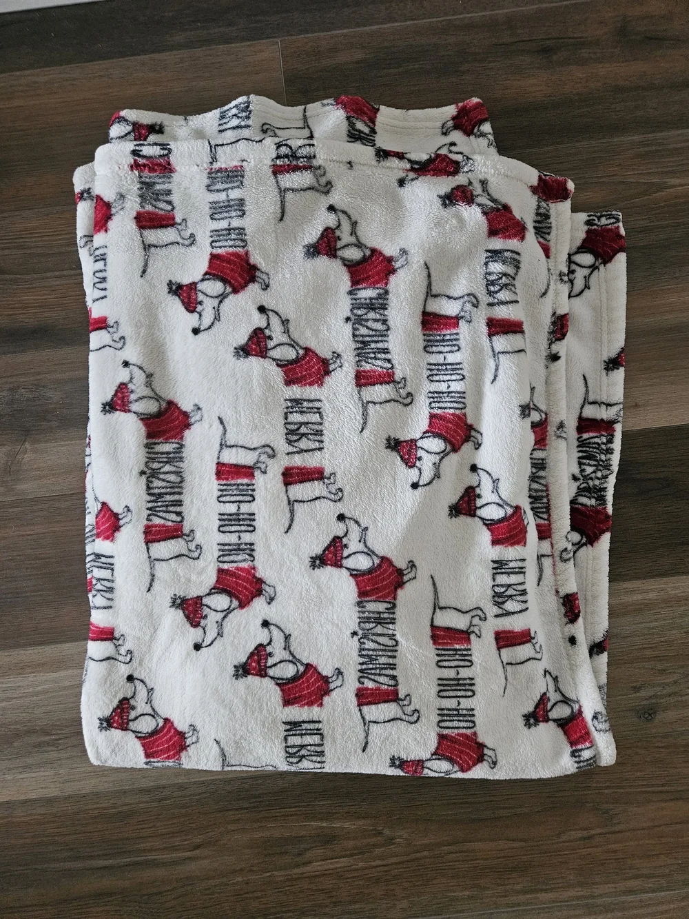 T.J.Maxx White Fleece Throw with Red Dog Motif